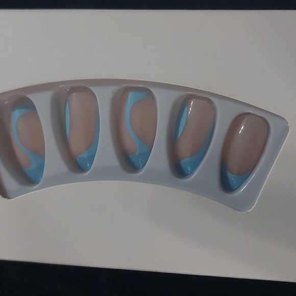 NEW Lot of 3 press on nails - Picture 4 of 4